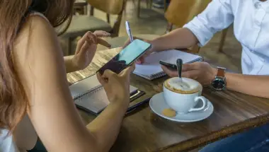 Cara Amankan M-Banking Saat Menggunakan Wi-Fi Publik di Kafe