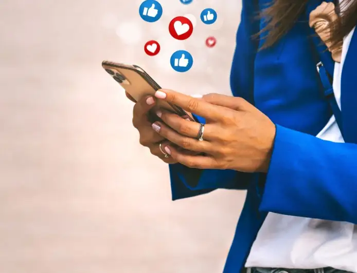 Sisi Positif dan Negatif dari Komunitas Penggemar Online Saat Ini